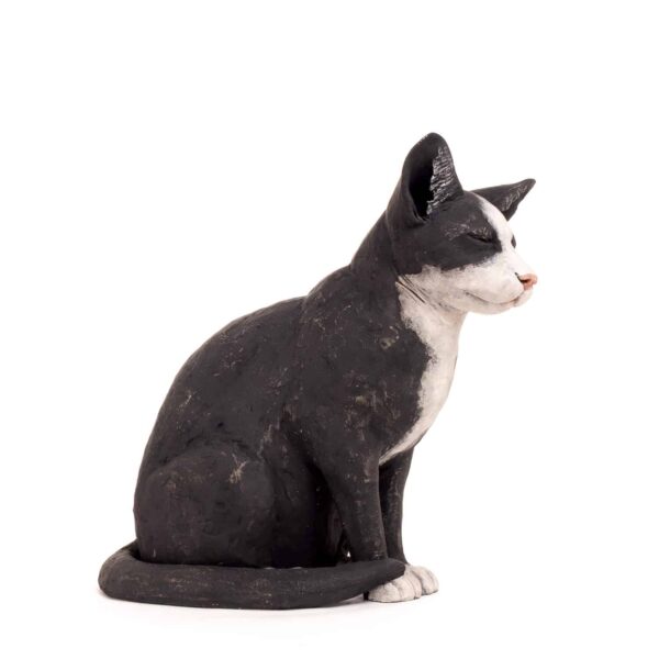 Dierenbeeld kat zittend keramiek inez eijkenboom animal sculptures.