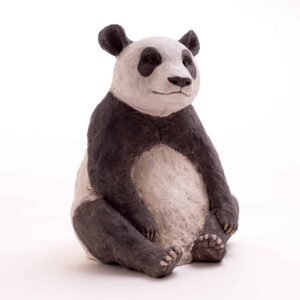 Dierenbeeld panda zittend keramiek inez eijkenboom animal sculptures.