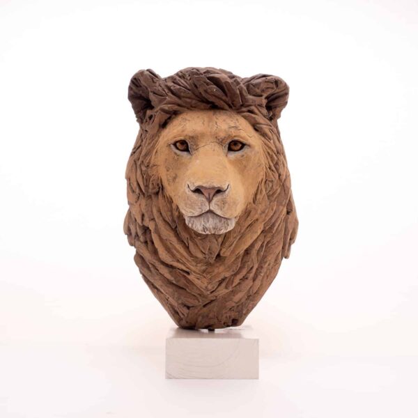 Dierenbeeld leeuw kop keramiek inez eijkenboom animal sculptures.